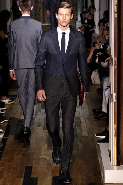 Look 3
